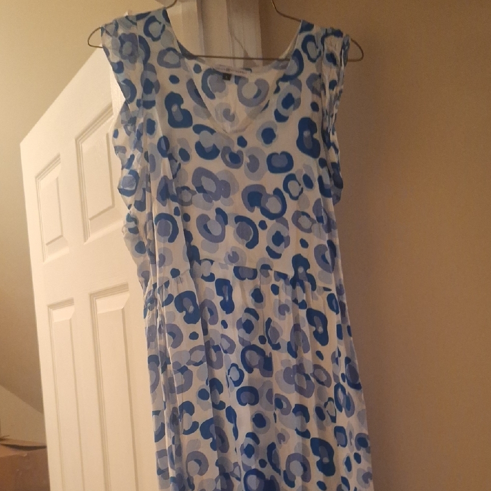 Blue and White Patterned Sleeveless Dress